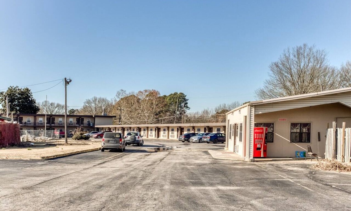 Bald Knob Apartment | Premium 2 Single Bed|Smoking