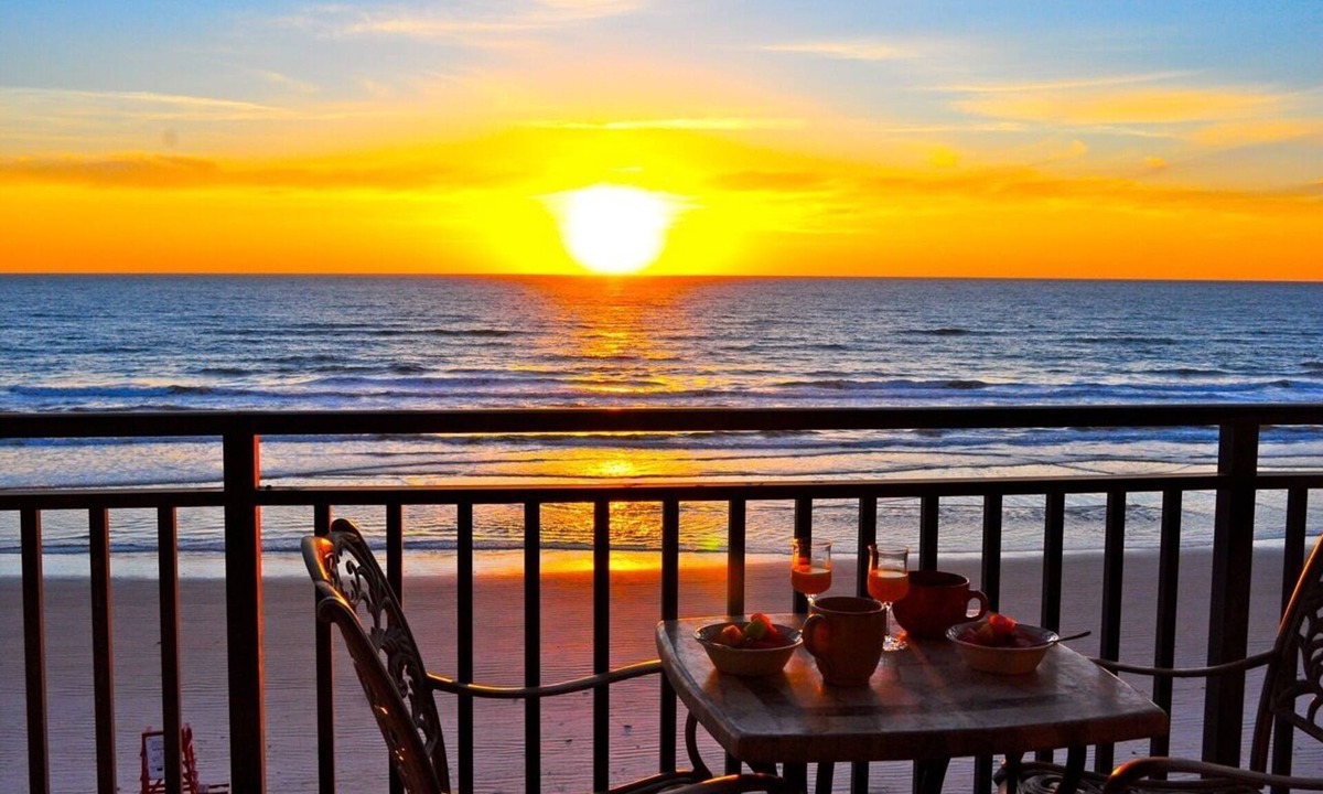 New Smyrna Beach Condo | Premium Oceanfront Condo, Private Balcony & Beach, 130 straight 5 Star reviews