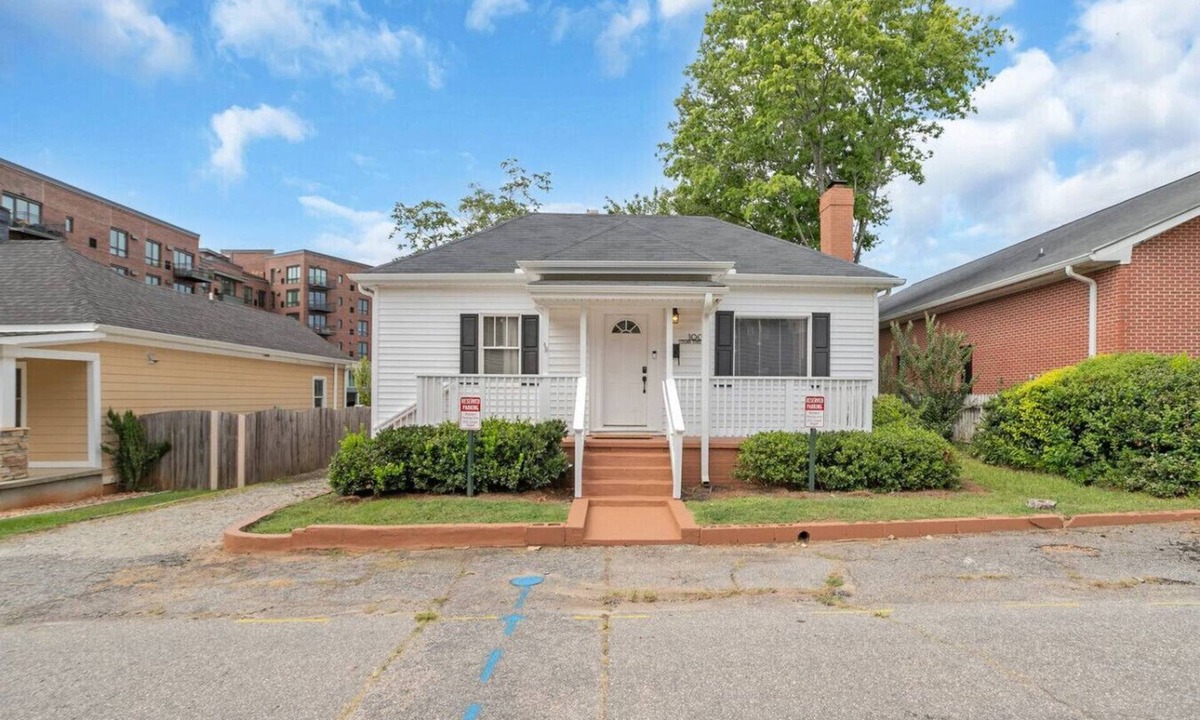 West End House | Prime Downtown GVL 3BD Home w/Fenced Yard & Free Parking