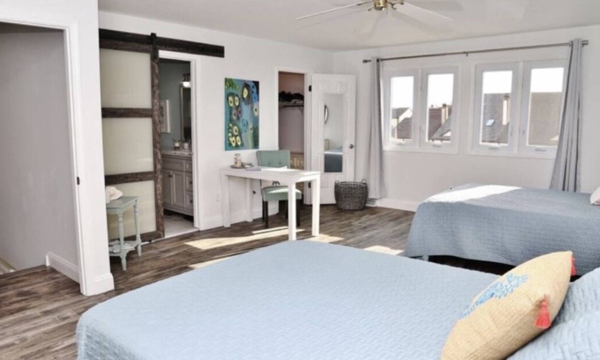 Southend House | Prime Location! Beach Block!