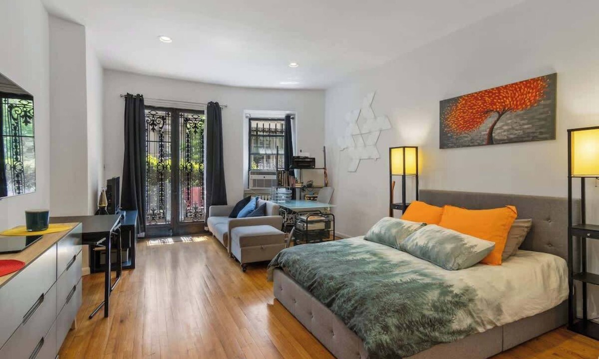 Central Park West Apartment | Prime Studio Stay | Central Park Steps & MetLife