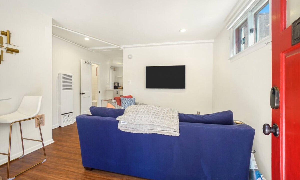 Historic District Apartment | Pristine Downtown 1-Bedroom Steps from State House