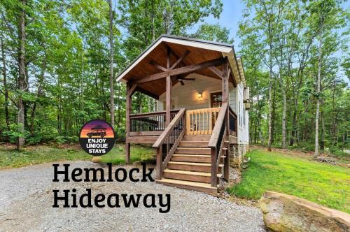 Menlo House | Pristine, Quaint Tiny Home! The Hemlock Hideaway