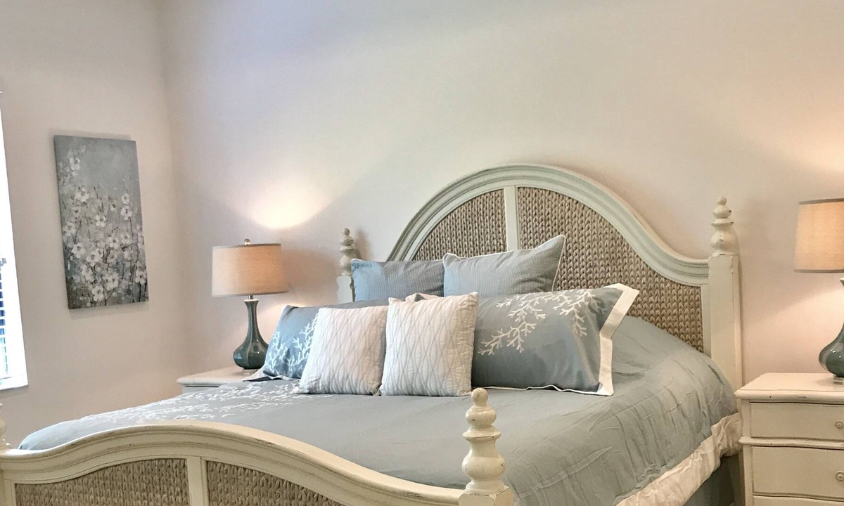North Naples Villa | Pristine Villa in Marbella Isles- 3 beds & 2 baths