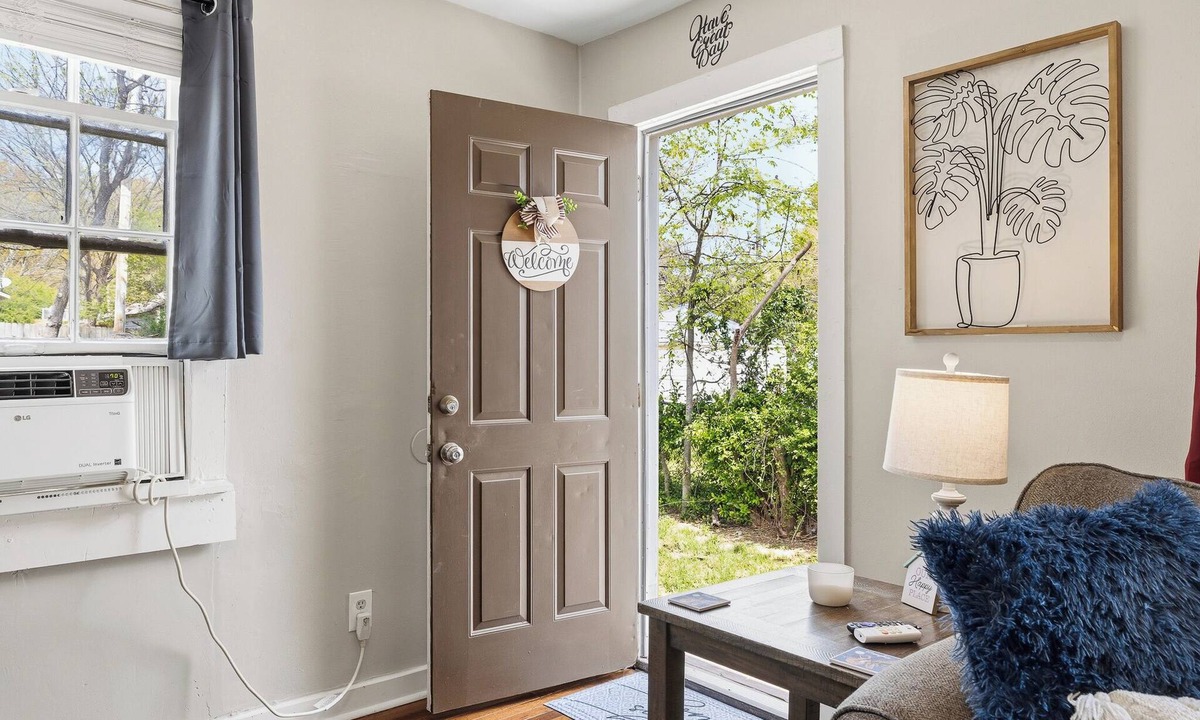 University District Apartment | Private 1BR Duplex Driveway Parking. Near UofM