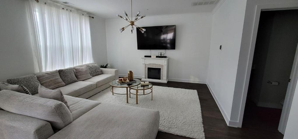 Hampton Villa | Private 2 Bedroom 2.5 Bathroom townhouse