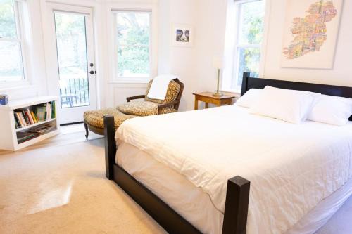 Ogontz Campus House | Private 2-Bedroom Second-Floor Residence, Bala Cynwyd