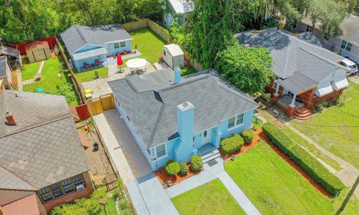 Northside House | Private 2BR Home 10 min to airport & downtown WiFi Patio Comfortable stay