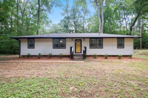 Ellenwood House | Private 3BDR Oasis Excellent for groups!