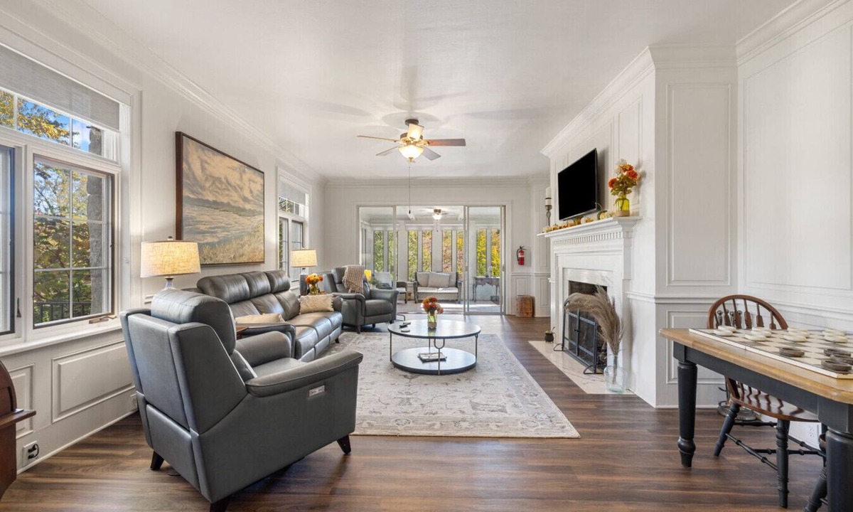 Clayton House | Private 4-Acre Retreat | Sunroom | Near Waterfalls