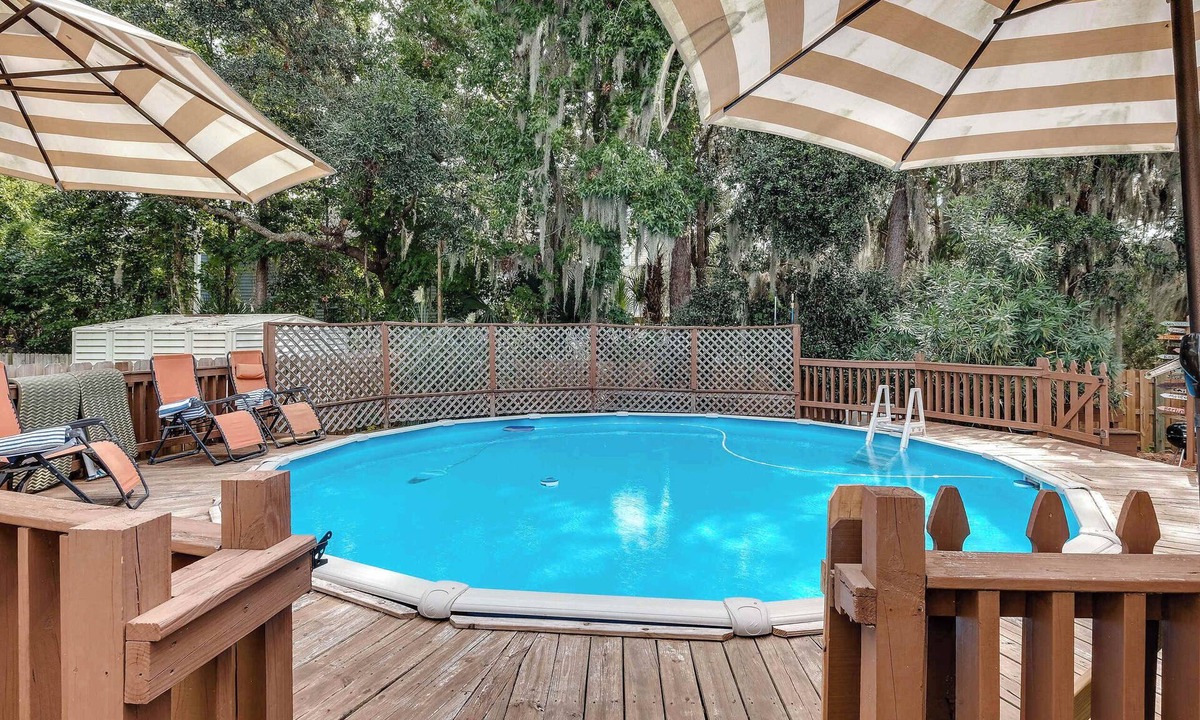 Savannah House | Private Backyard, Shared Pool & Pet-Friendly