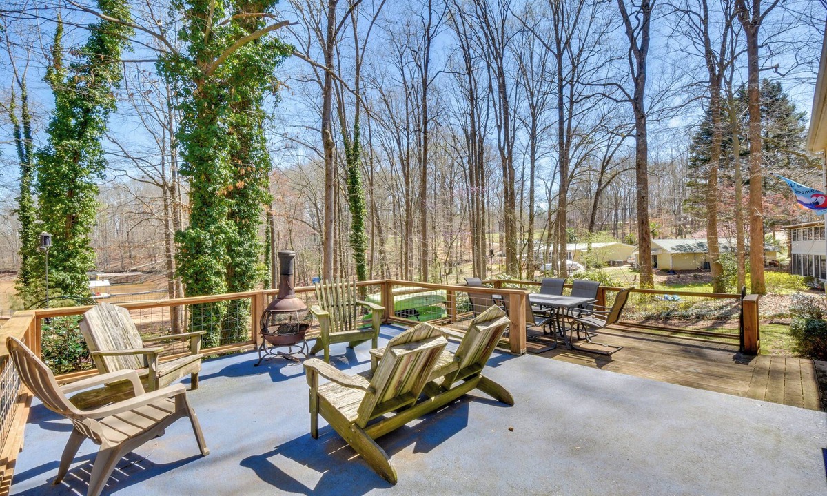 Gumlog House | Private Beach & Dock: Lake Hartwell Family Getaway