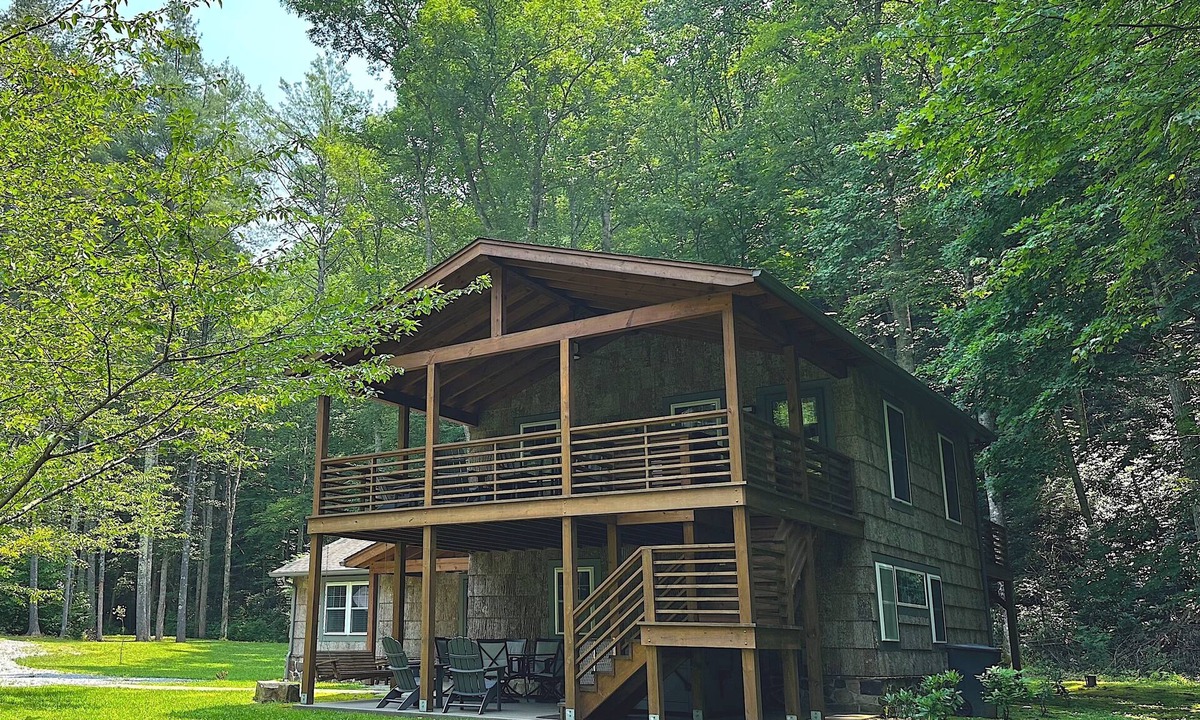 Rye Valley House | Private cabin on River: Hot tub, Fire table, hiking & fishing in front yard, AT