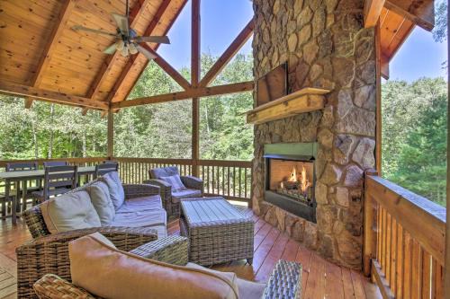 Mineral Bluff House | Private Cabin w/Furnished Porch on < 3 Acres!