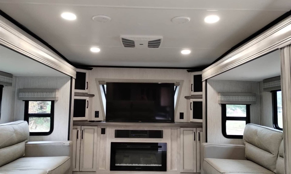 Martinsville RV Rental | Private camper with full hook up walking distance to Martinsville Speedway