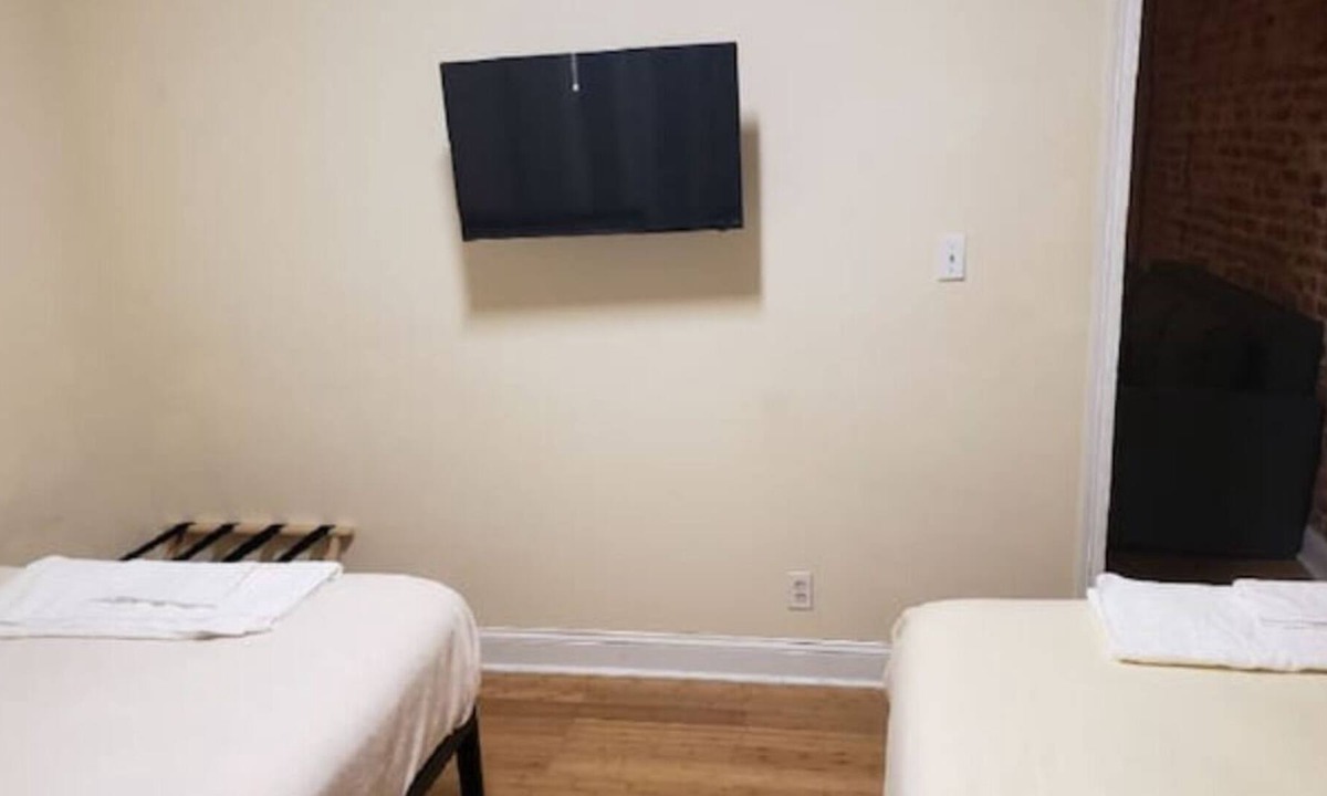 Spruce Hill Apartment | Private comfortable 1BR Apt by University City
