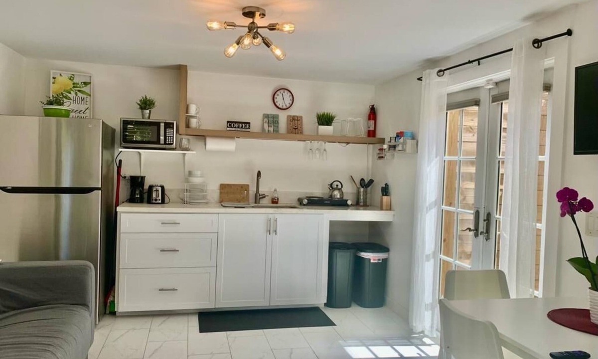 South Palm Park Neighborhood Association Cottage | Private Cottage Lake Worth Beach/Palm Beach