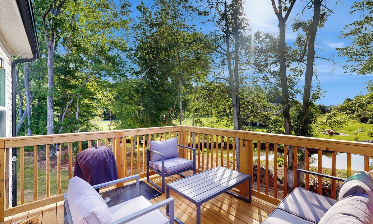 Southmont House | Private Dock! Lakefront Family Escape in Salisbury