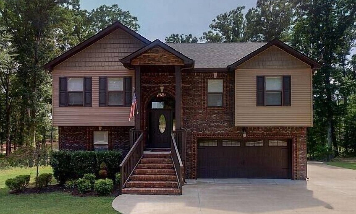 Dover House | PRIVATE DOCK, LAKEFRONT, QUIET COVE, EASY LAKE ACCESS FLAT NO STEPS