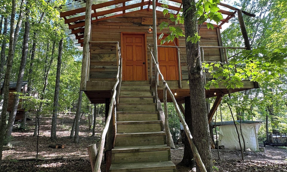 Ozone RV Rental | Private East Tennessee Glamping Cabins in a Treehouse Campground Pet Friendly