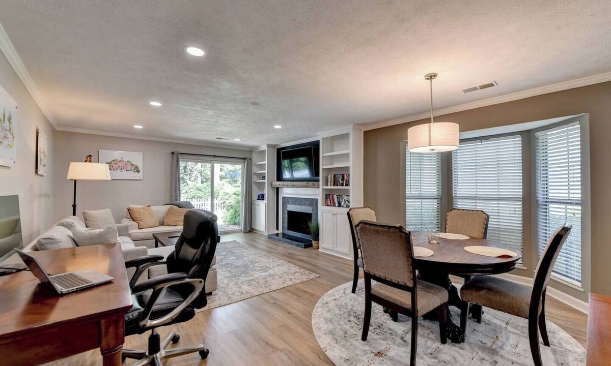 Alpharetta House | "Private Escape"- Single story duplex - Your home away from home.