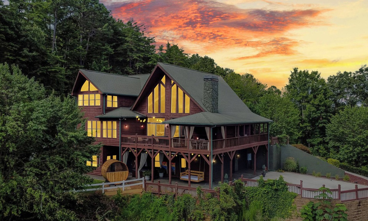 Helen House | Private Estate Hot Tub Sauna Game Room Theater Pickleball Epic Views