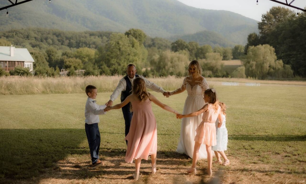 Sevierville Cabin | Private farm retreat w/amazing views, pool Hottub
