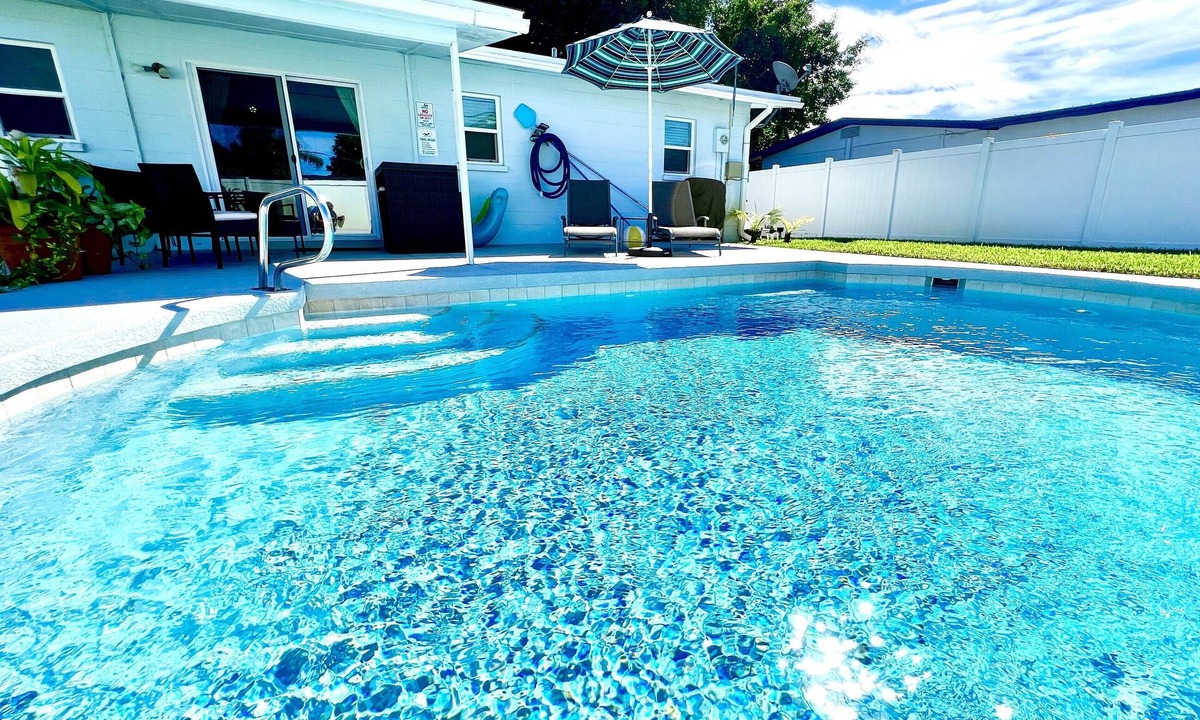 Bradenton House | Private Heated Pool House 6 miles from the Beach