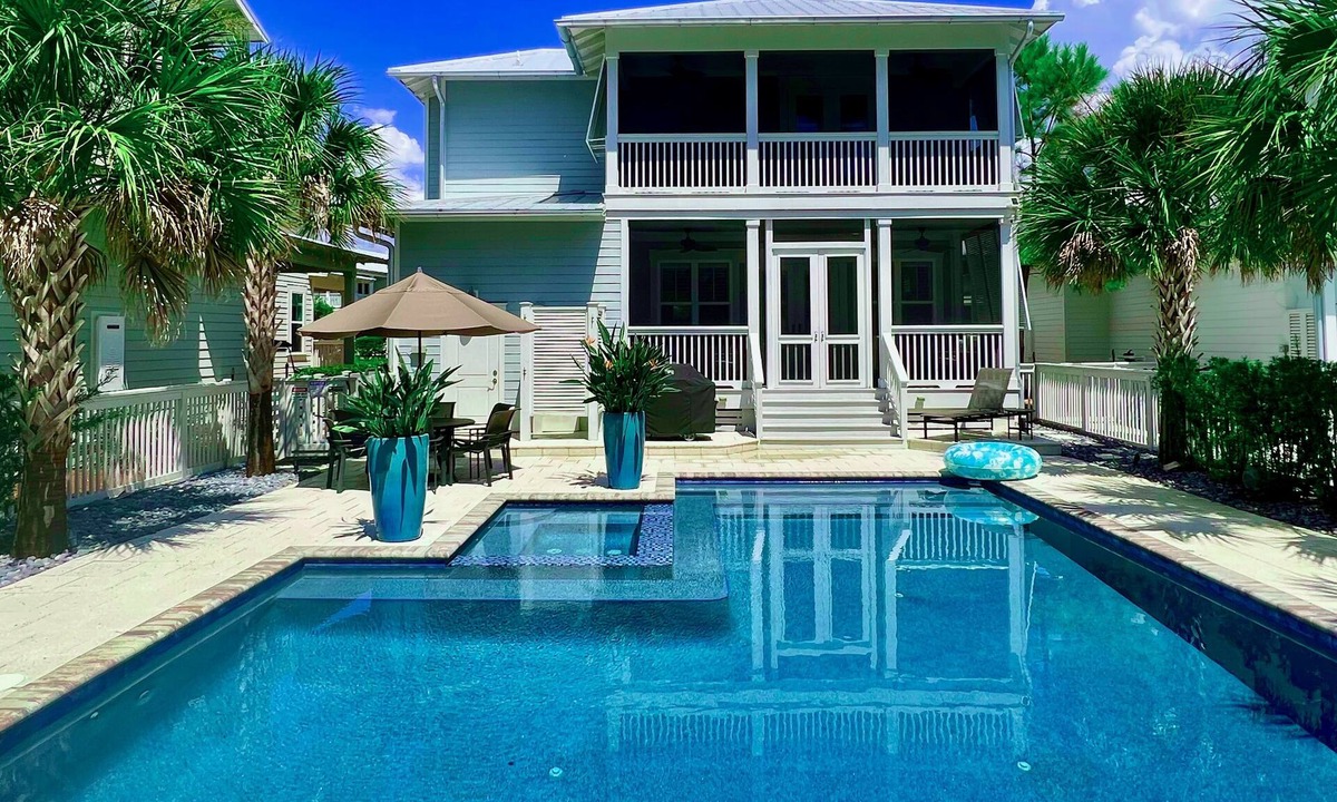 Santa Rosa Beach House | Private Heated Saltwater Pool & Hot Tub - Fire Pit, 4 bikes, Free Pickleball and opt'l Golf Cart