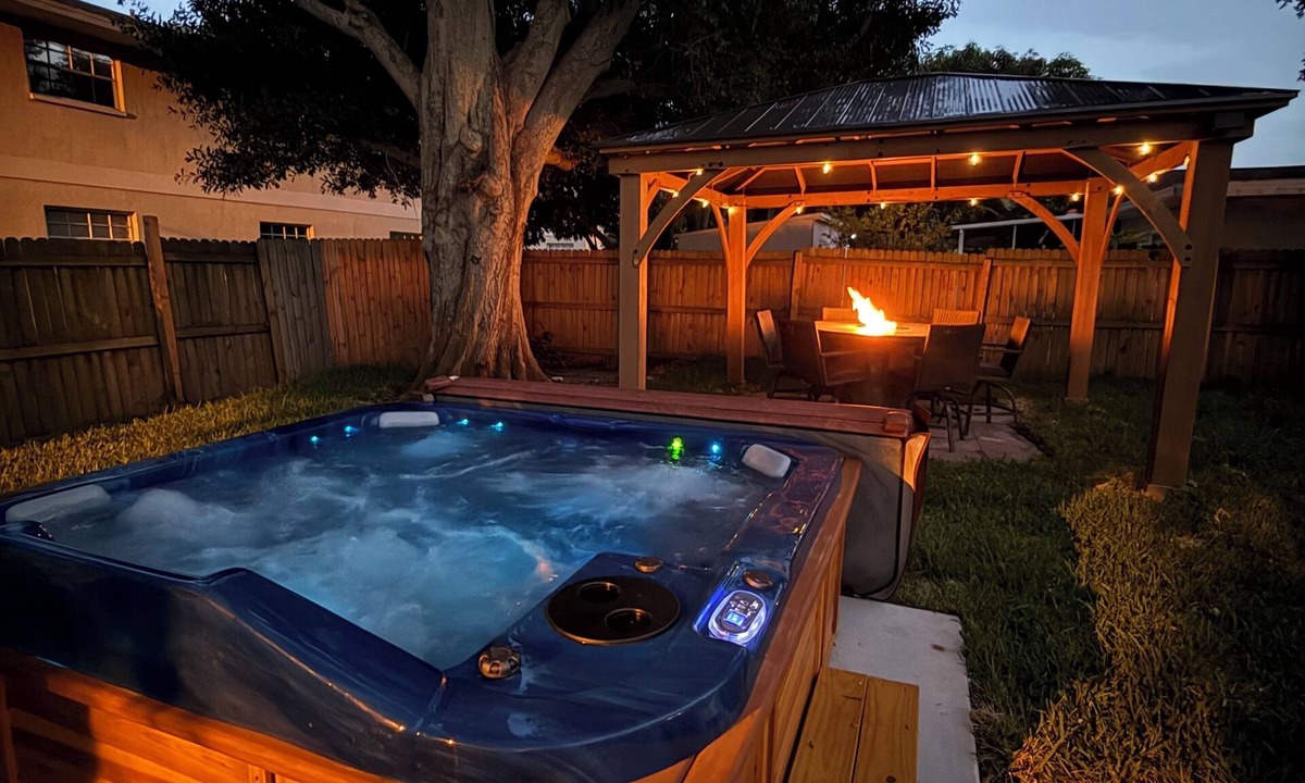 Clearwater House | Private Hot Tub - Close to Beaches - Fun Game Room