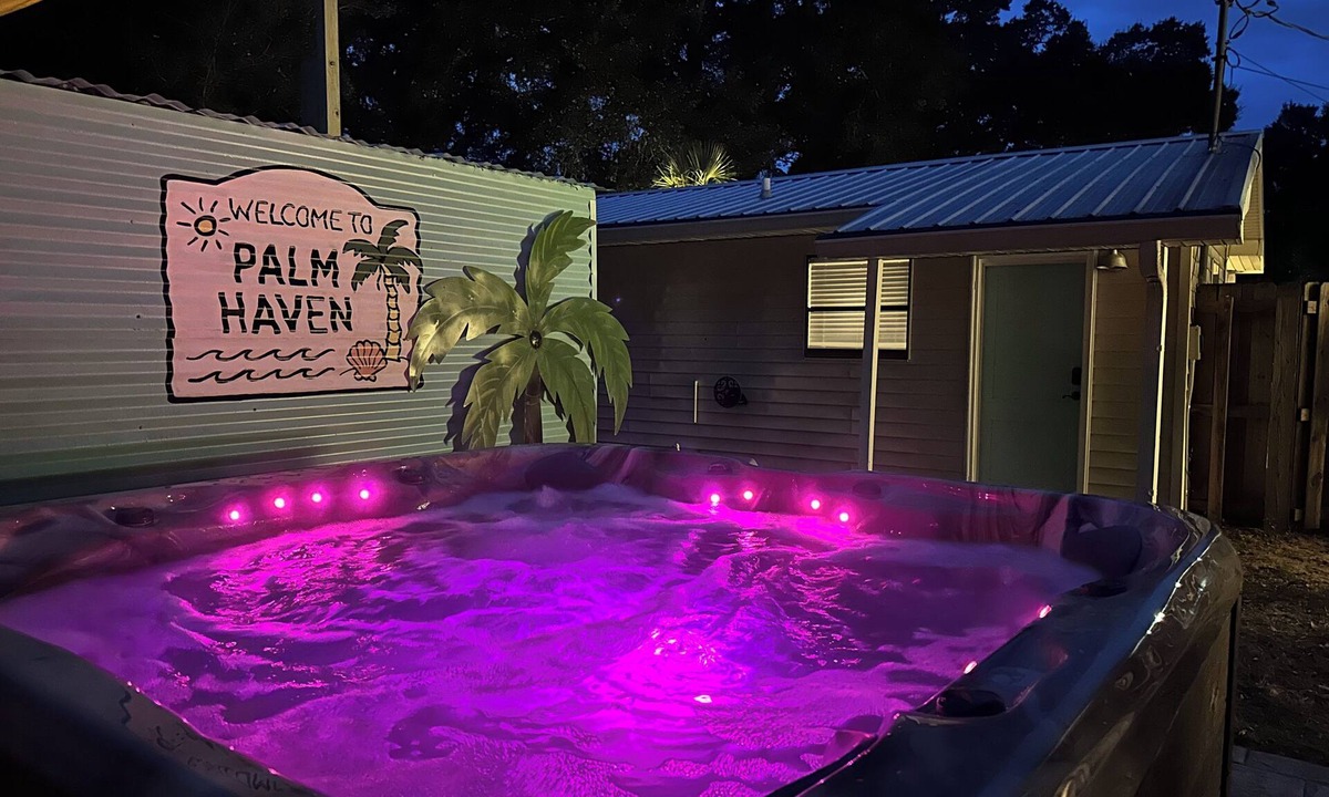 Milton Cottage | PRIVATE Hot Tub + King Bed! ~ Fully secluded stay with private check-in!