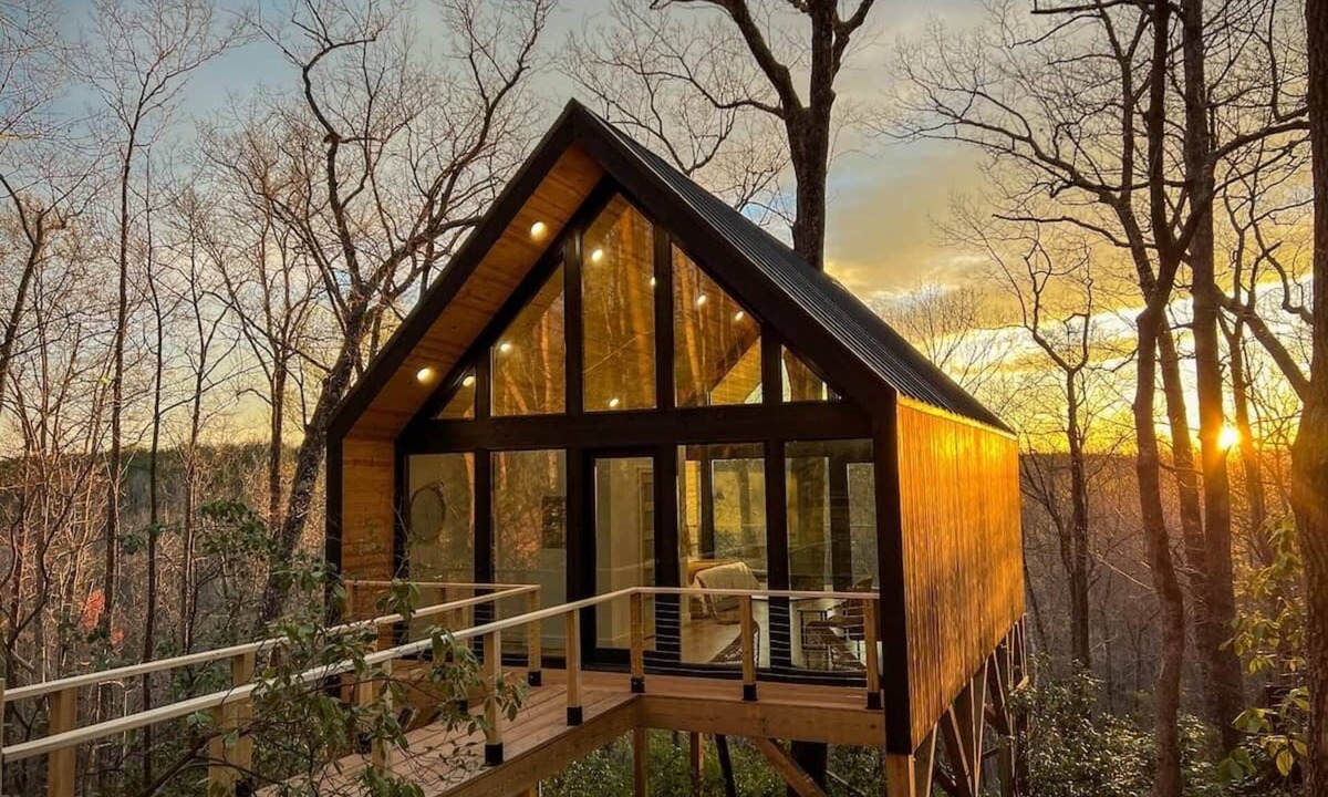 Travelers Rest House | Private Modern Treehouse Retreat in the Forest