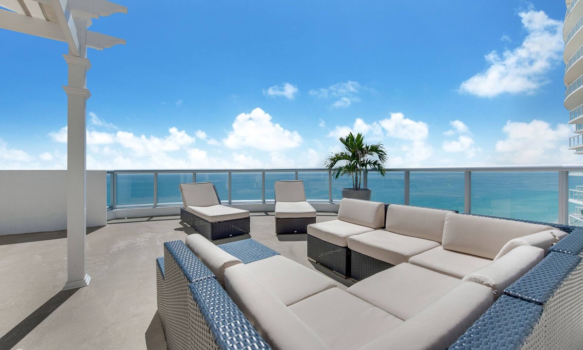 Sunny Isles Beach Hotel | Private Ocean Condos at Marenas Beach