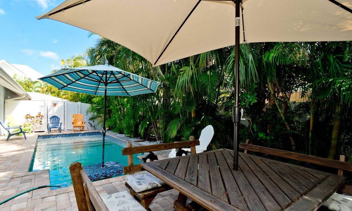 Holmes Beach House | Private pool, 3 bedroom on Anna Maria Island, only minutes to the beach!