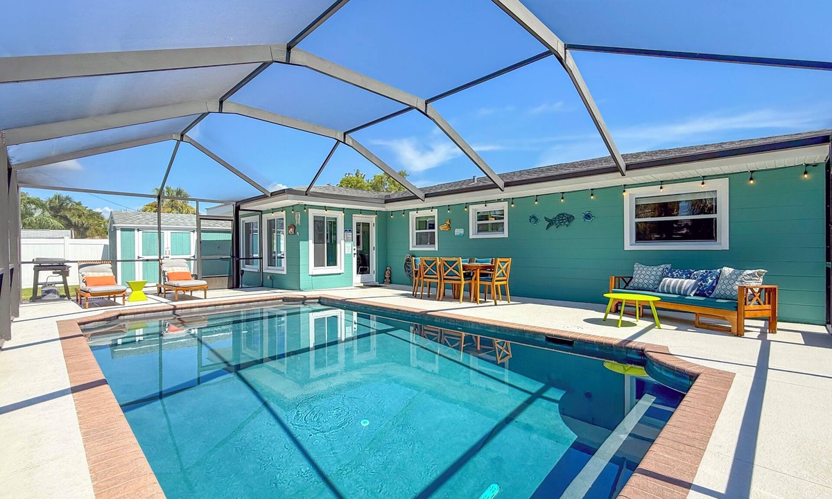 Seminole House | Private Pool Newly Renovated 5 mins to the Beach