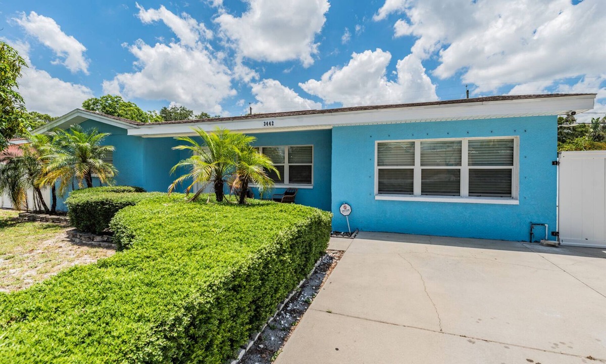 Largo House | Private Pool | Outdoor Entertainment & Grill | Insta-worthy Home