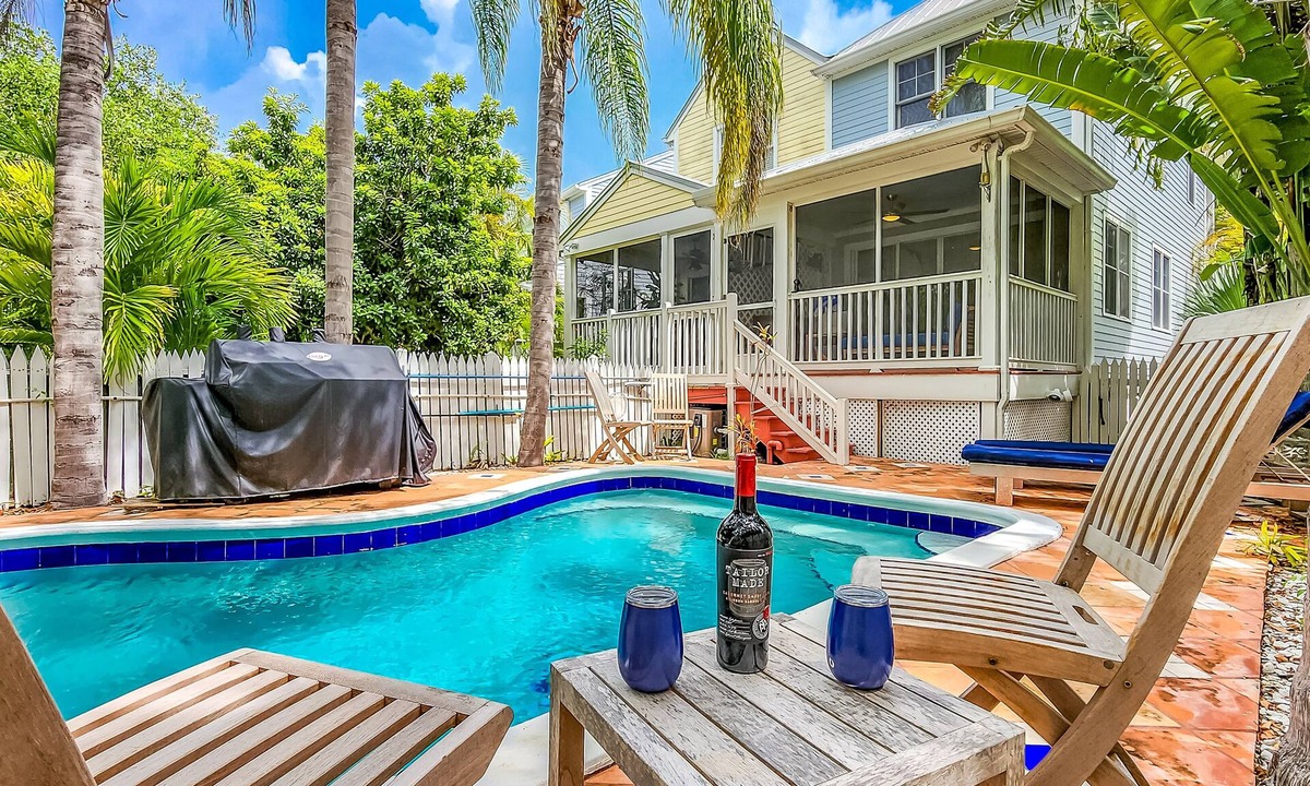 Key West House | Private Pool, Outdoor Shower, Pet Friendly, in Golf Course- 5 min to Beach