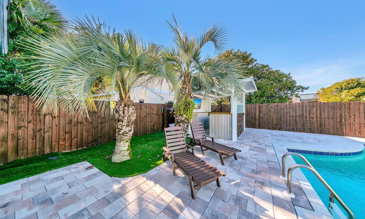 Bid-a-wee Beach House | ☀️Private Pool-Pet Friendly-Close to Beach-Tiki Palms Paradise ☀️