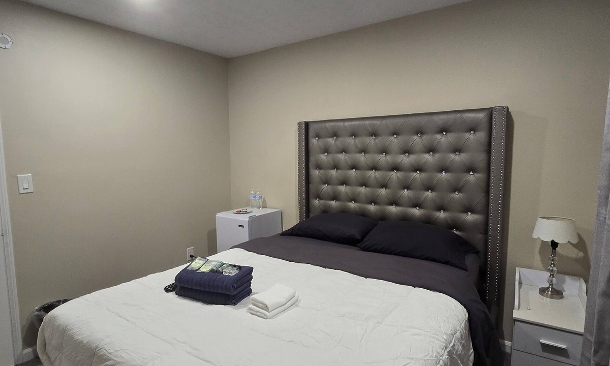 Stone Mountain House | Private Queen Room in Stone Mountain with Shared Bath