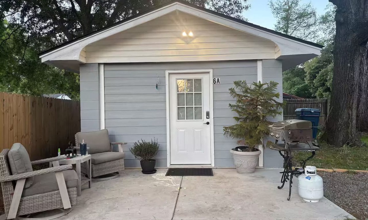 West Ashley Cottage | Private Serenity Cottage Parking Washer/Dryer