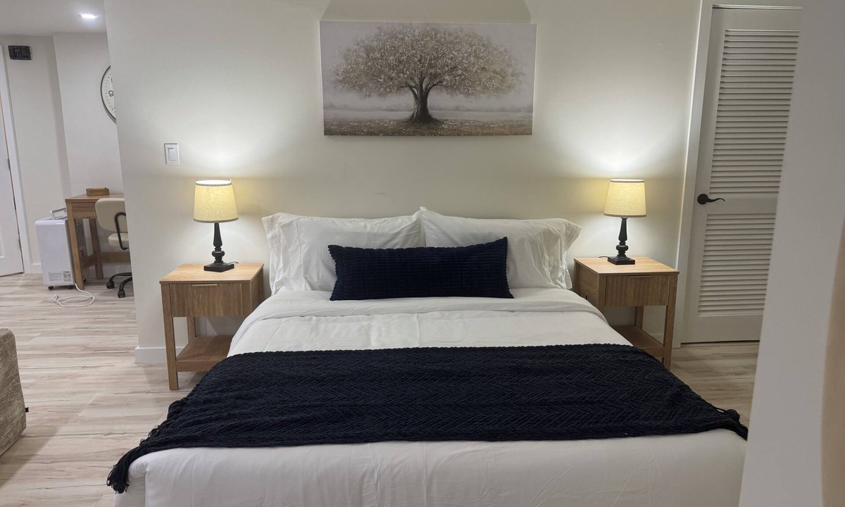 White Plains Apartment | Private Studio Near WMC NYC Tarrytown Parking 5 Min to Valhalla Train