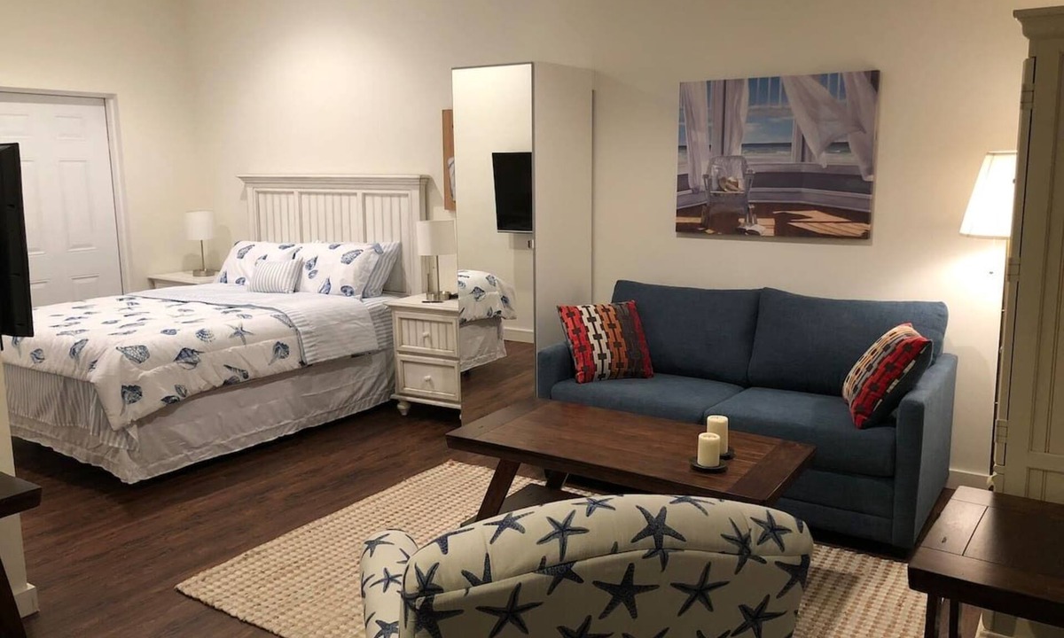 Naples Park Apartment | Private Studio Suite near the Beach