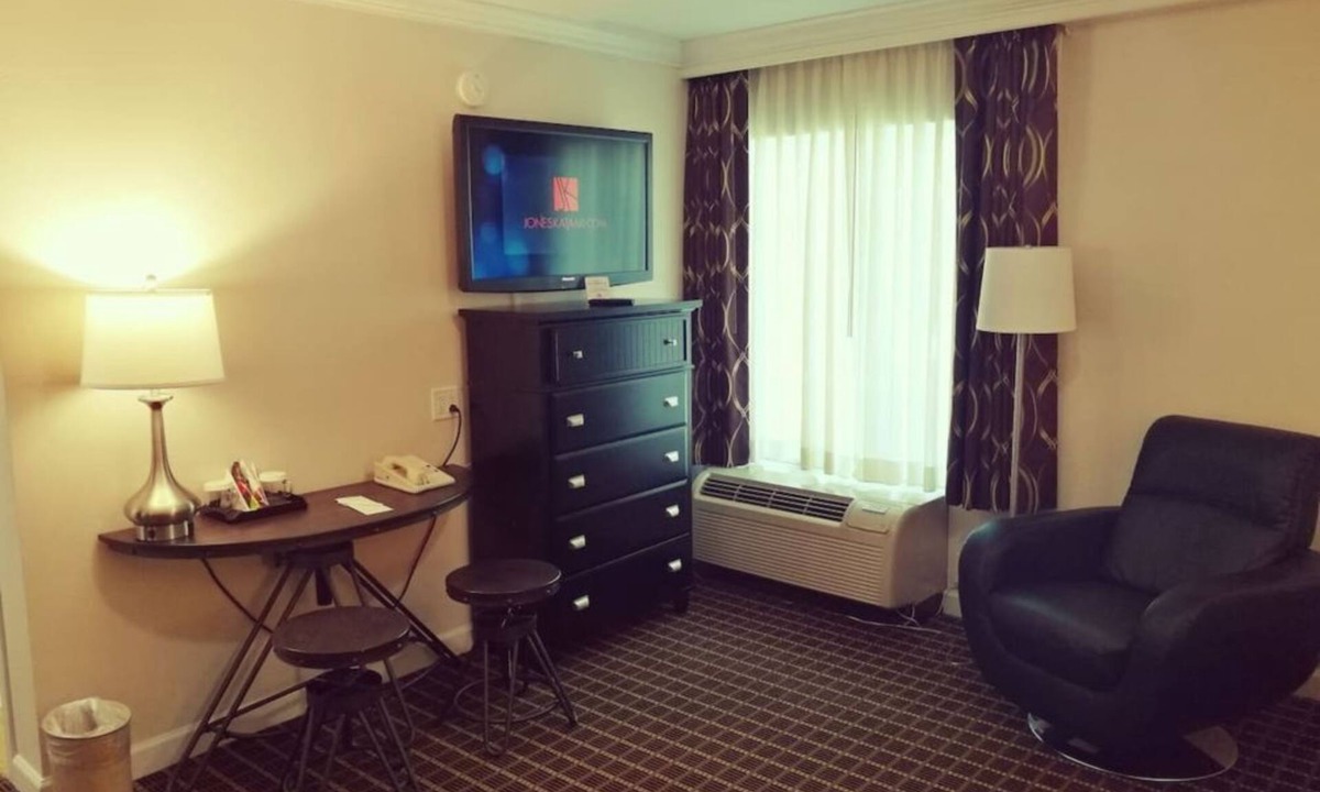 West Orange Hotel | Private Studio with Gym at Wilshire Grand Hotel