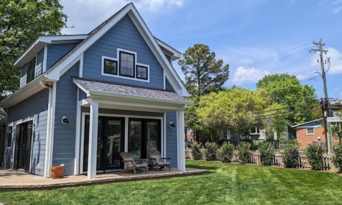 Lyon Park House | Private Sunny Cottage with King Bed + Yard/Patio