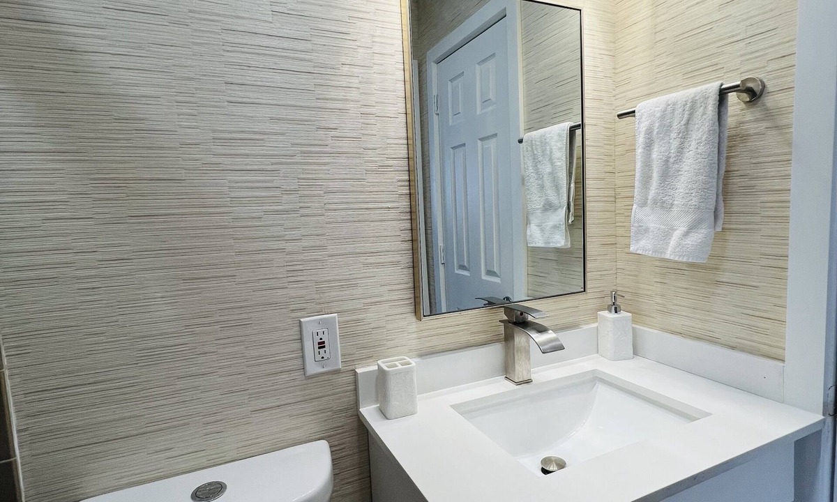 Boulevard Heights House | Private Tropical Oasis 10 minutes from Hard Rock Stadium