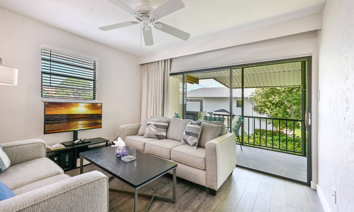 Park Shore Condo | PROMO 5% WEEKLY/10% MONTHLYnNewly Renovated Beautiful Condo In Tropical Paradise