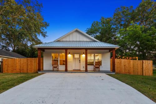 St. Augustine House | Quaint Cottage & Family Friendly Retreat