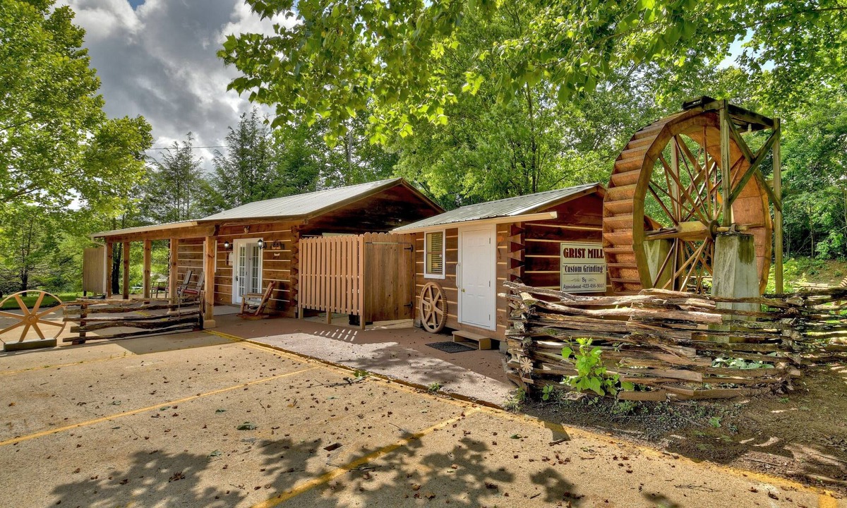 Copperhill Cabin | Quaint & Cozy Millhouse with Working Water Wheel
