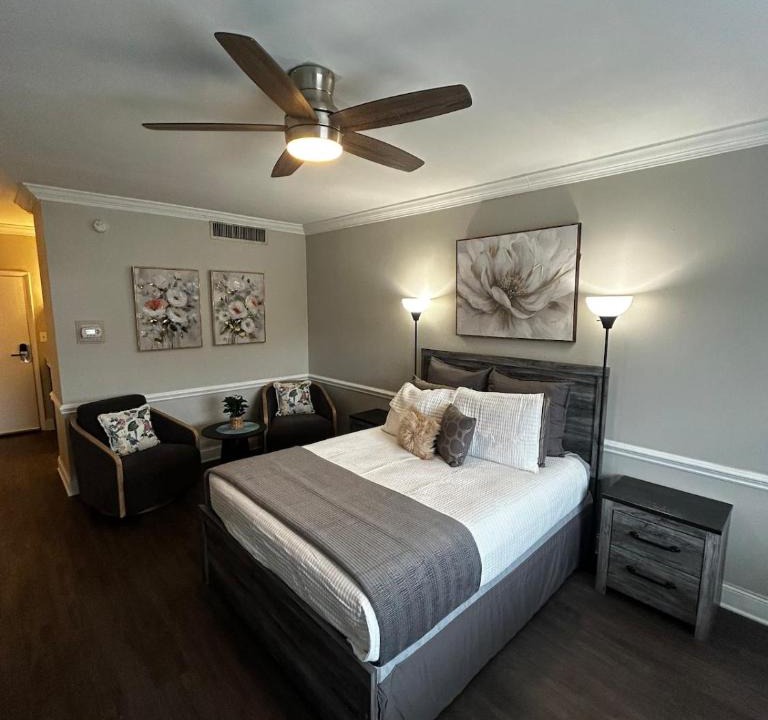 Sheffield Park Apartment | Quaint Mins to Atrium Health & Panthers Stadium