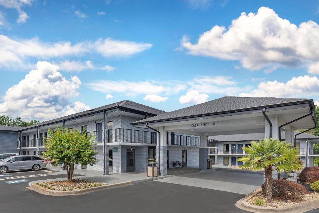 Clinton Hotel | Quality Inn Clinton - Laurens I-26